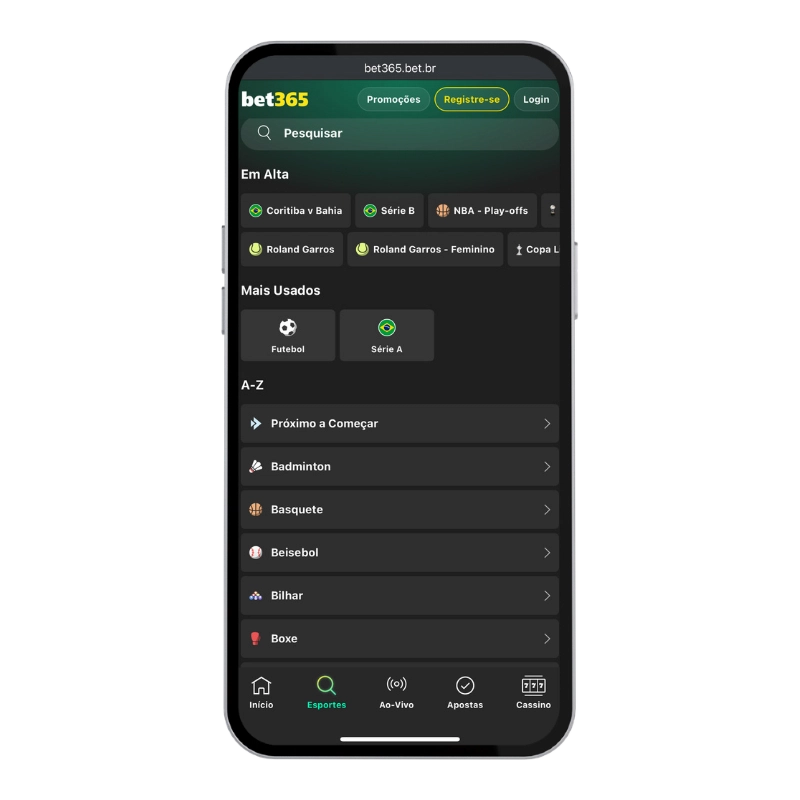 Interface mobile da Bet365 exibida em smartphone com menu de esportes, partidas em destaque e navegação simplificada para apostas ao vivo, destacando uma das Melhores casas de apostas do Brasil para usuários de dispositivos móveis.