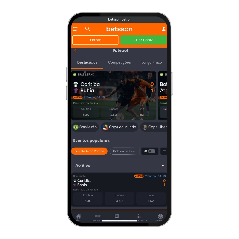 Aplicativo da Betsson aberto em smartphone mostrando partidas ao vivo, mercados populares e seção de futebol com interface em laranja e preto, destacando uma das Melhores casas de apostas do Brasil para apostas esportivas online.