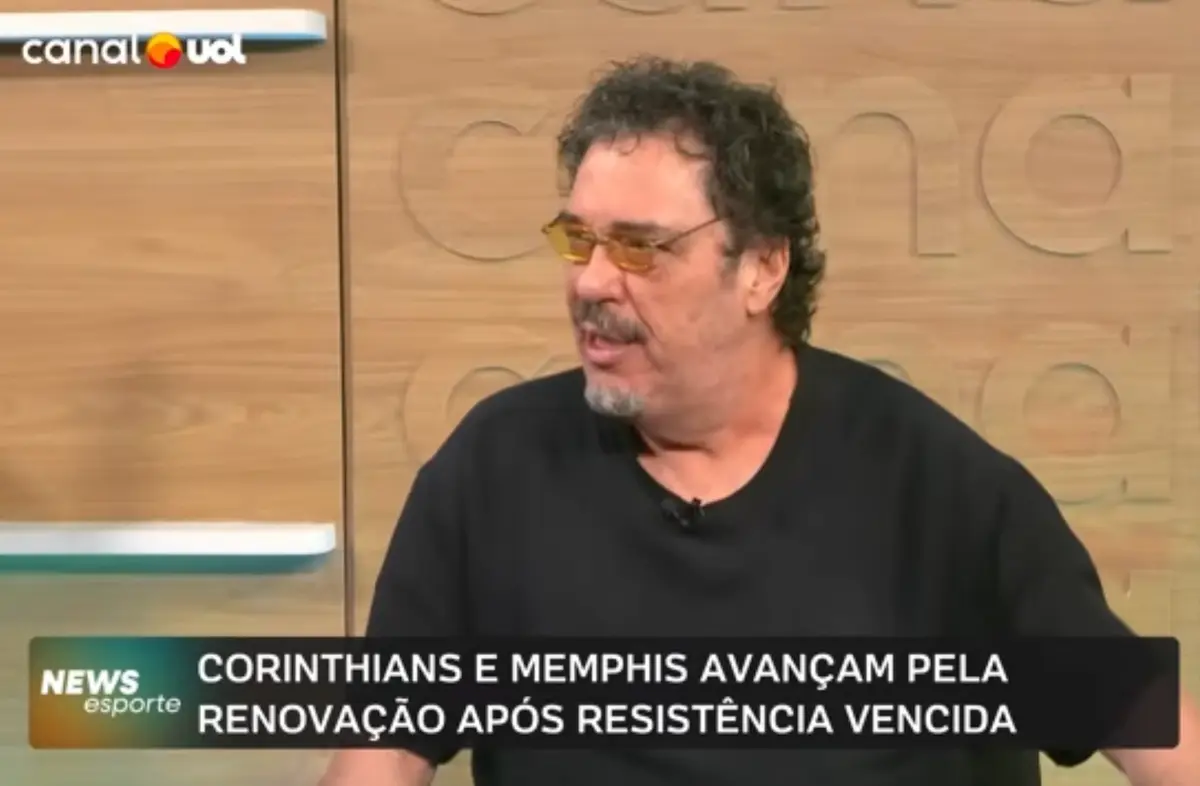 Captura de tela que exibe o comentarista Casagrande em participação no programa UOL News Esporte, do Canal UOL, comentando sua opinião em relação à renovação de Memphis Depay no Corinthians.