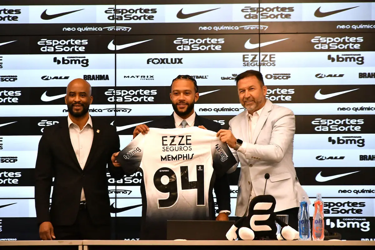 O jogador holandês Memphis Depay é apresentado oficialmente no Corinthians Paulista, durante uma coletiva de imprensa na manhã desta quinta-feira, na cidade de São Paulo, Brasil, em 12 de setembro de 2024.